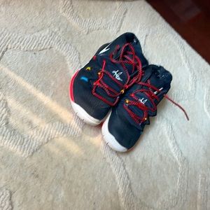 Boys worn basketball shoes